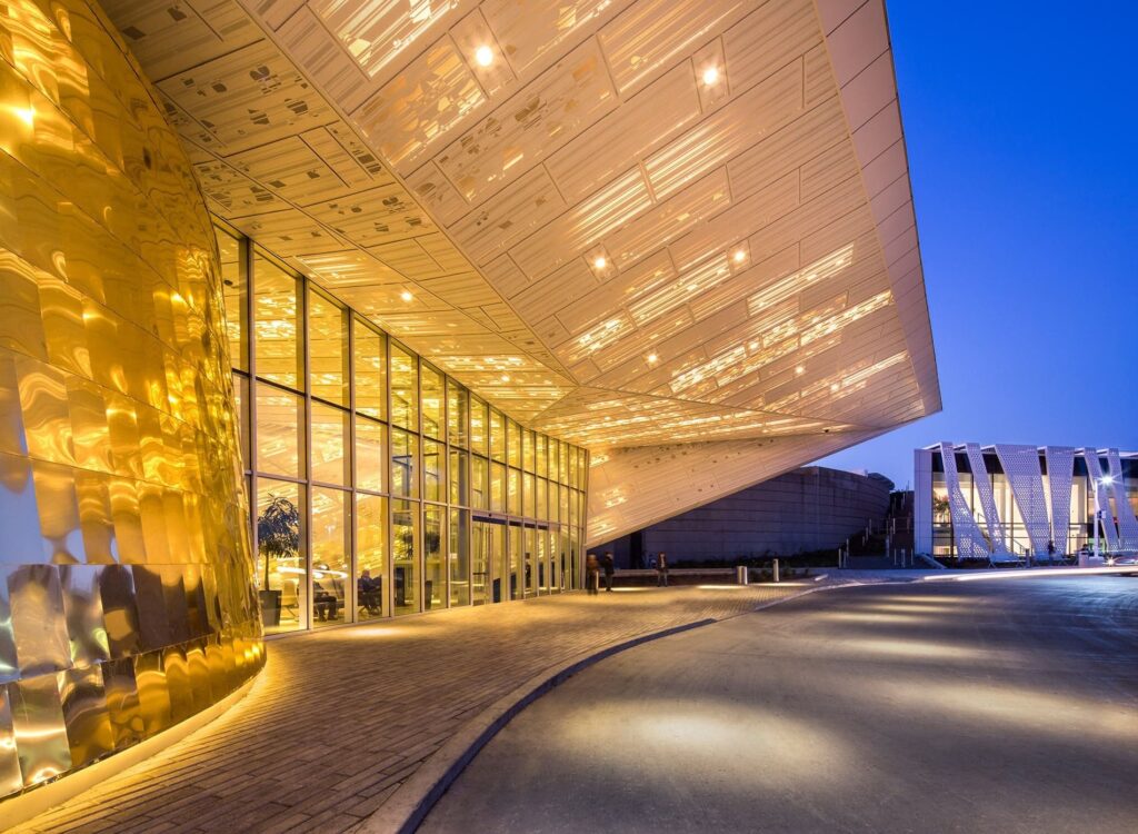 Modern casino de Montreal glass façade design trends